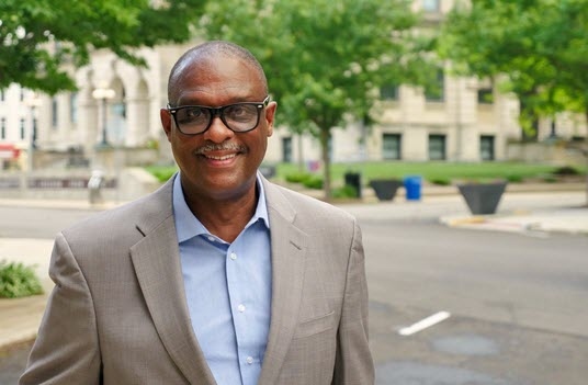 Marcus Barbee introduces Bloomington-Normal to a better insurance-buying experience